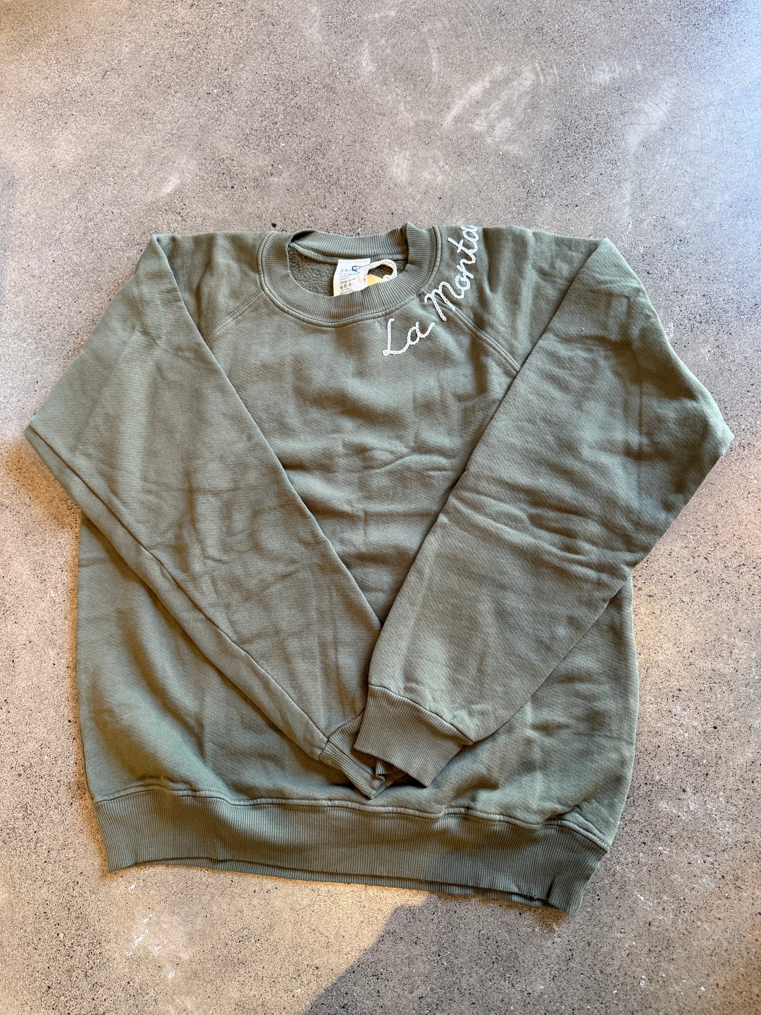 La Montaña Sweatshirt in Olive Green with White Stitching