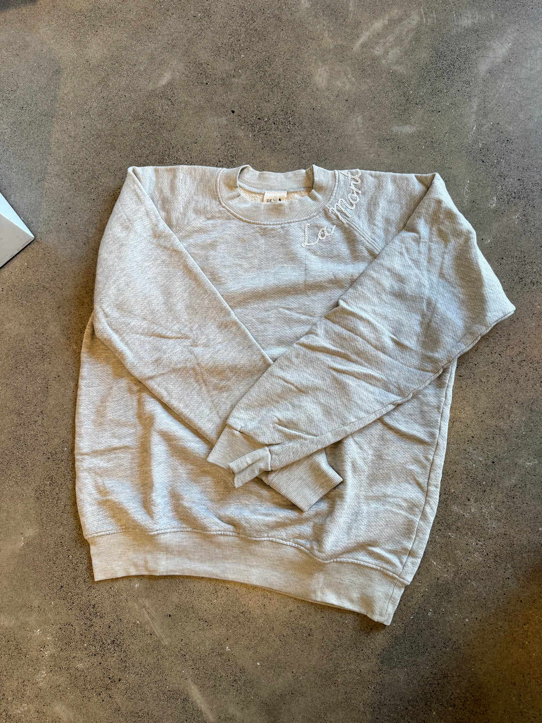 La Montaña Sweatshirt in Heather Grey with White Stitching