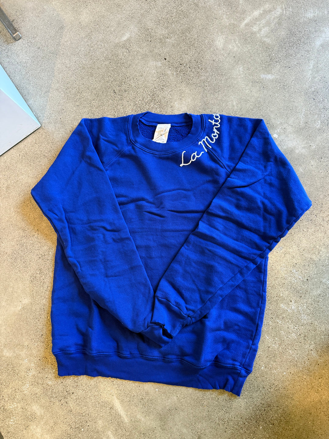 La Montaña Sweatshirt in Cobalt Blue with White Stitching