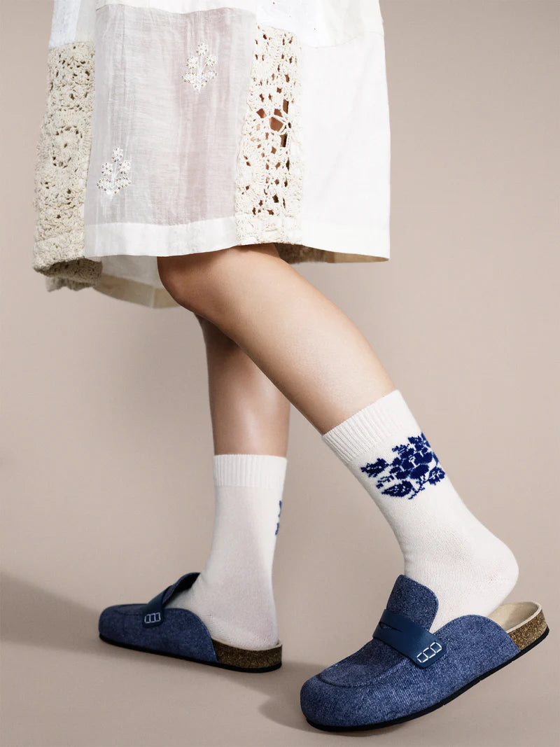Hansel from Basel - Blume Cashmere Crew