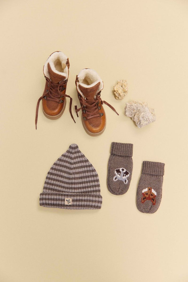 WHEAT – Topper Beanie in Dry Soil
