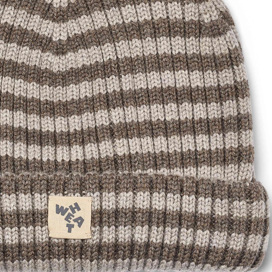 WHEAT – Topper Beanie in Dry Soil