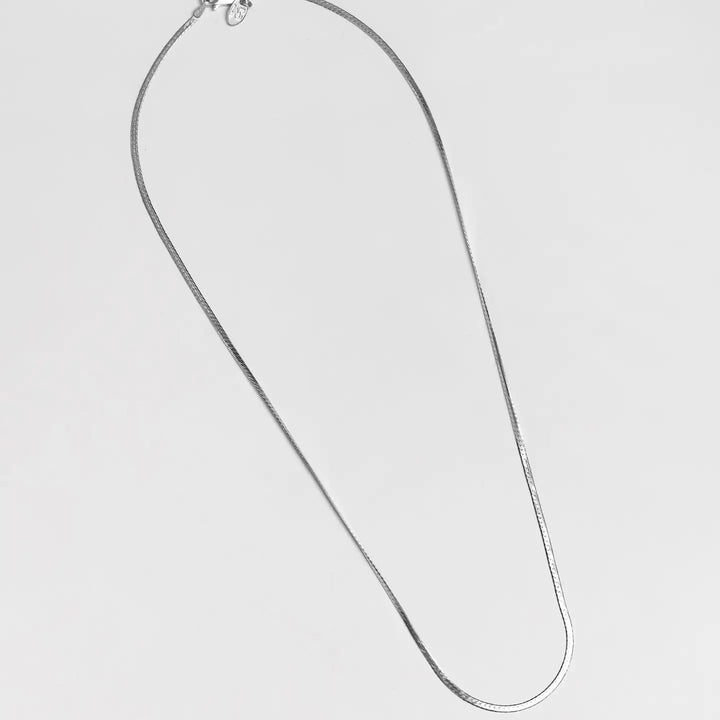Wolf Circus Jewelry – Thin Herringbone Chain in Silver