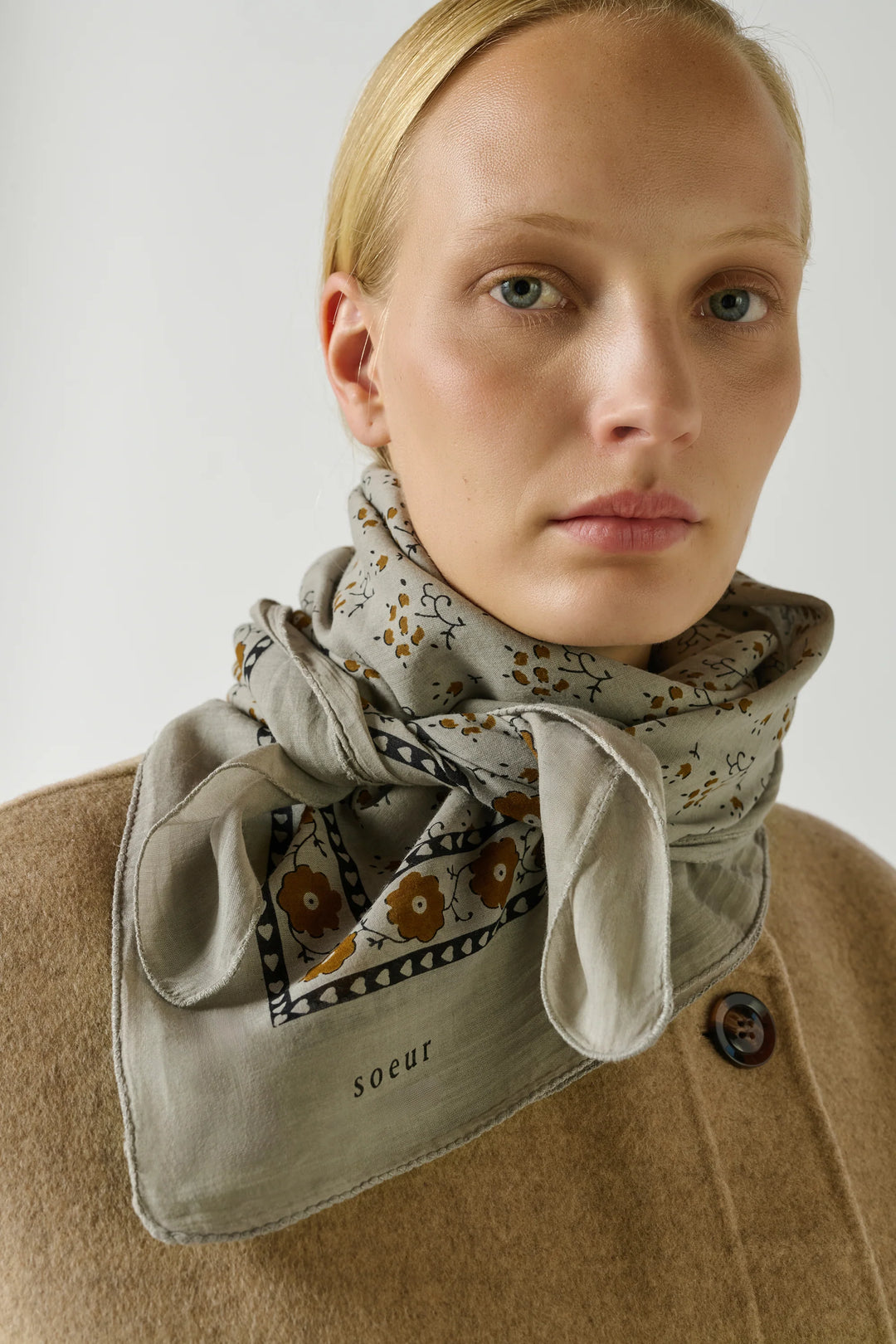 Soeur – Foulard Classic Scarf in Brown and Grey