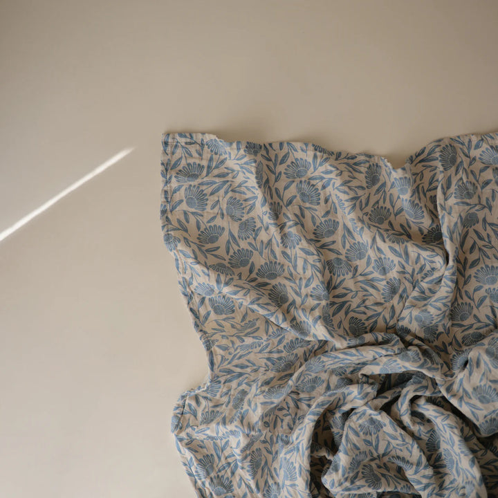 Mushie - Organic Cotton Muslin Swaddle in Blue Flowers