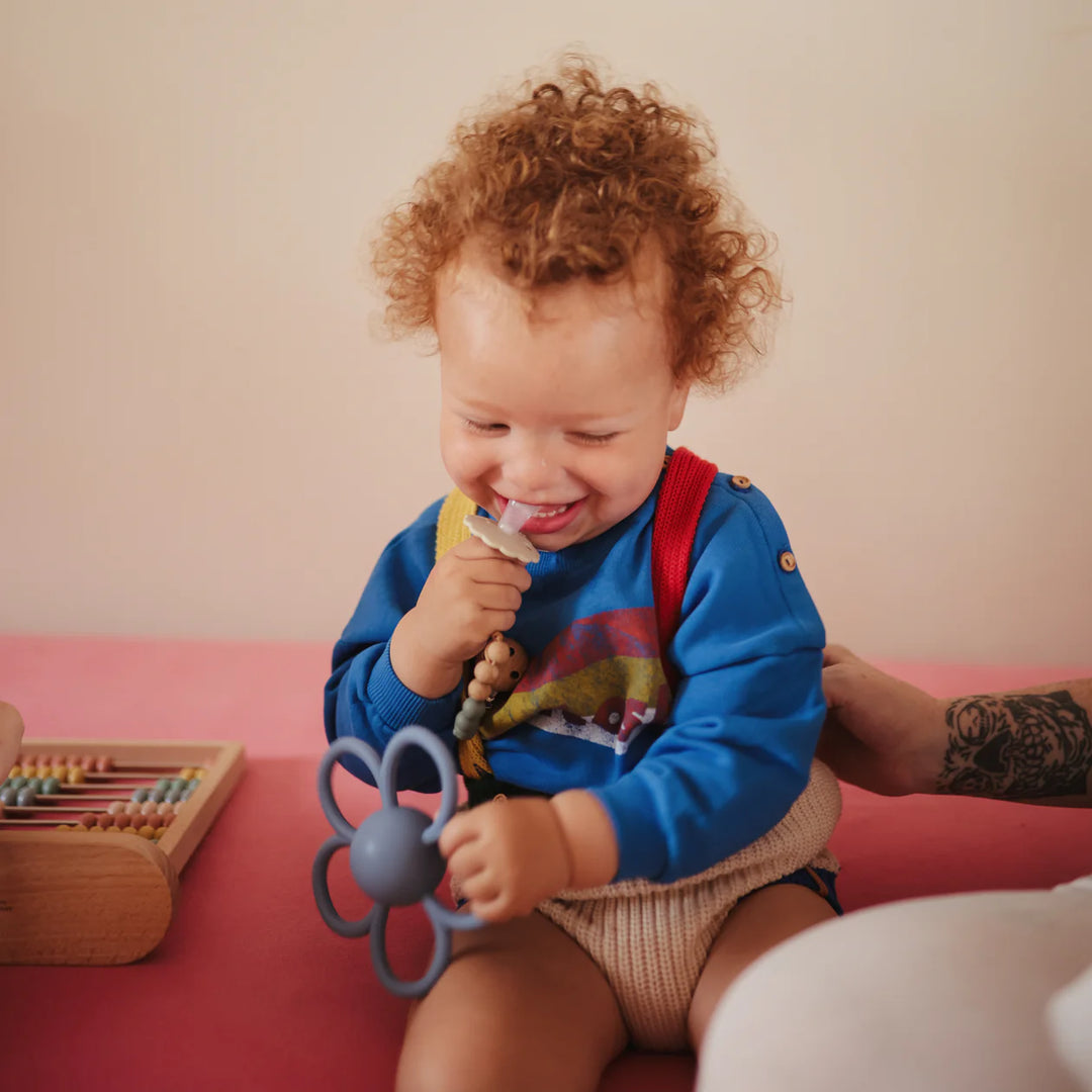 Mushie – Daisy Teether Rattle in Faded Denim