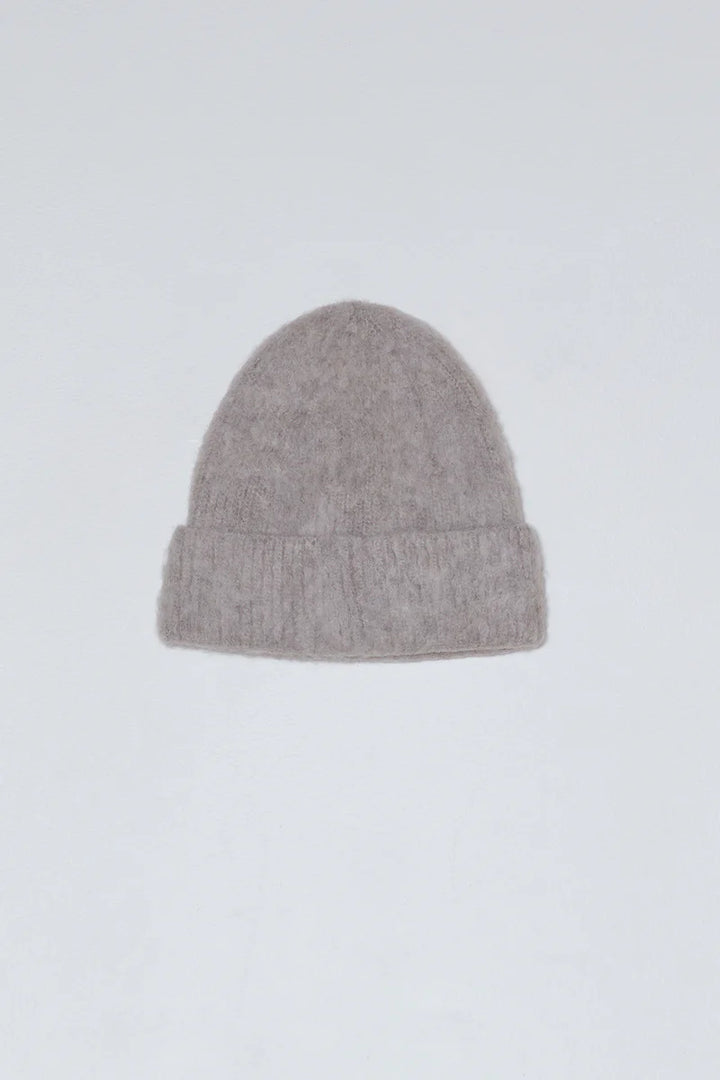 Atelier Delphine – Brushed Alpaca Beanie in Cloud