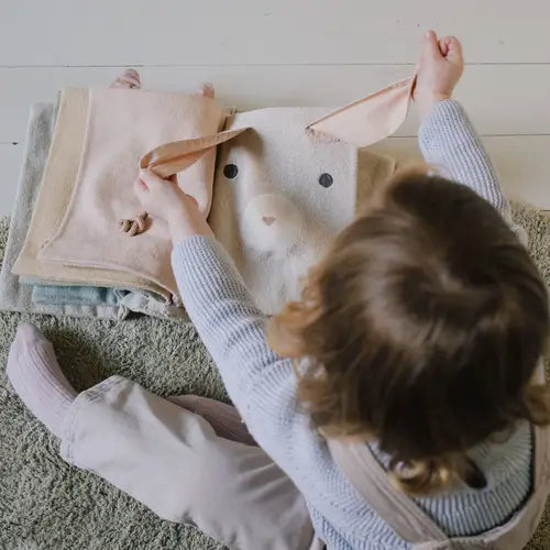 Lorena Canals – Sensory Book "Animals"