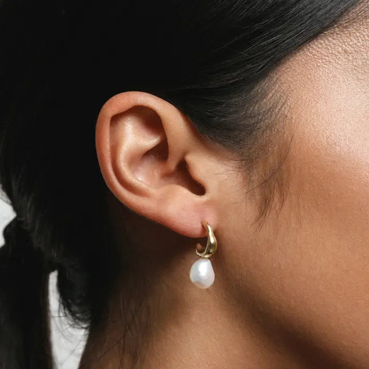 Wolf Circus Jewelry – Emmy Earrings in Gold