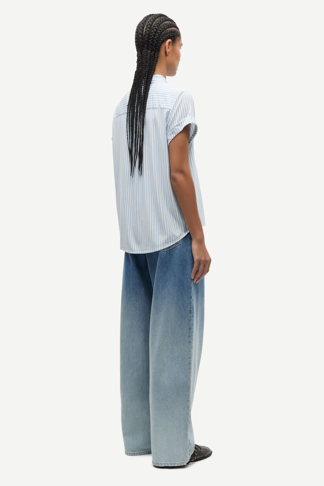 Samsoe Samsoe – Majan Short Sleeve Shirt in Gray Dawn Stripe