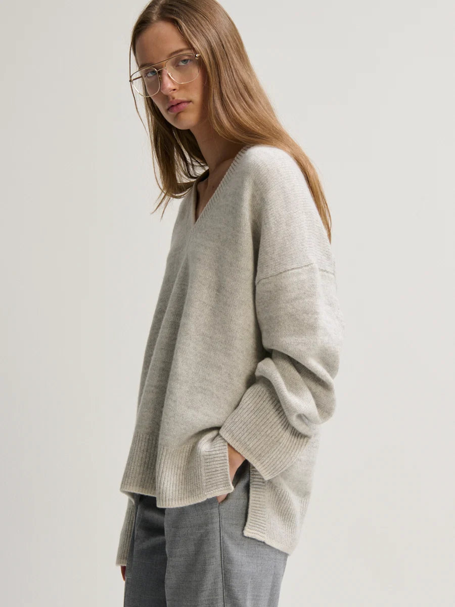 Margaret O'Leary – Oversized Slouchy Vee Cashmere Sweater in Fog Marl