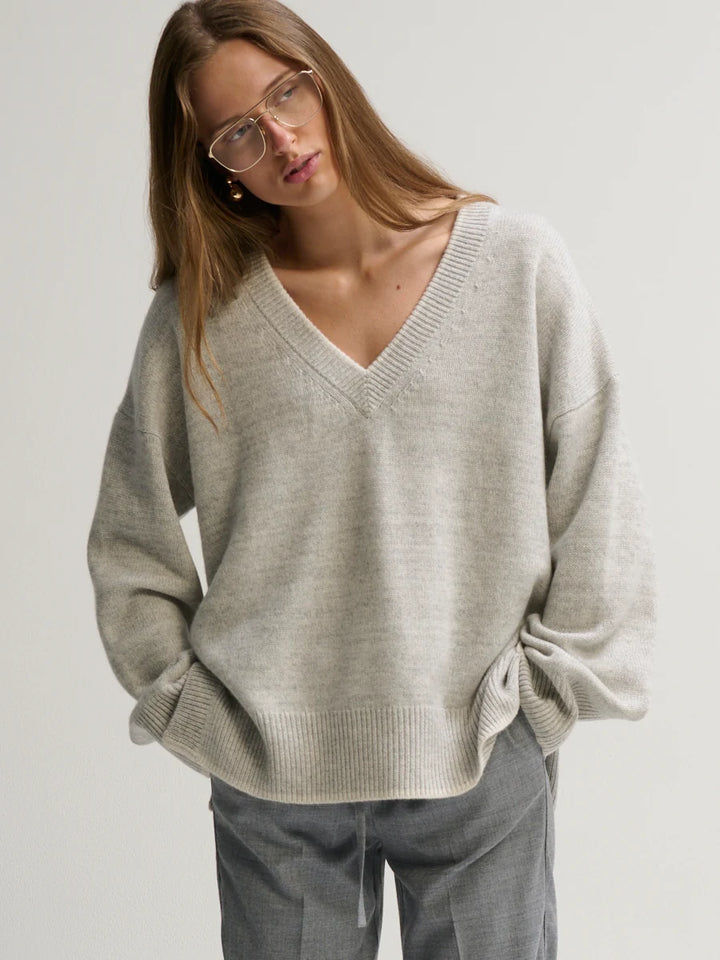 Margaret O'Leary – Oversized Slouchy Vee Cashmere Sweater in Fog Marl