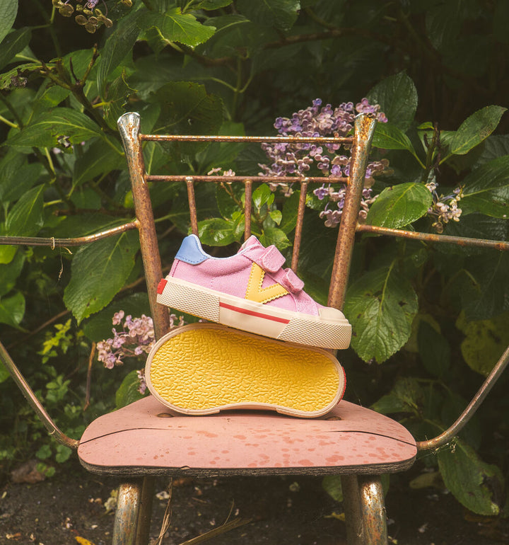 Victoria – Tribu Wide Fit Split Leather & Contrast Kids Sneakers in Rosa