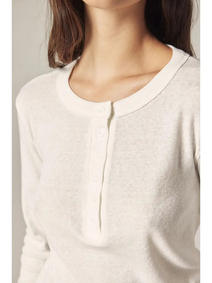 Amente – Long Sleeve Cotton Henry Top in White