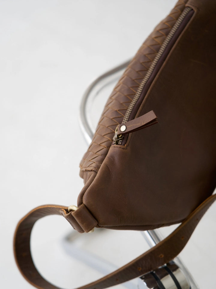 MANDRN - Woven Atlas Fanny Pack in Dark Saddle