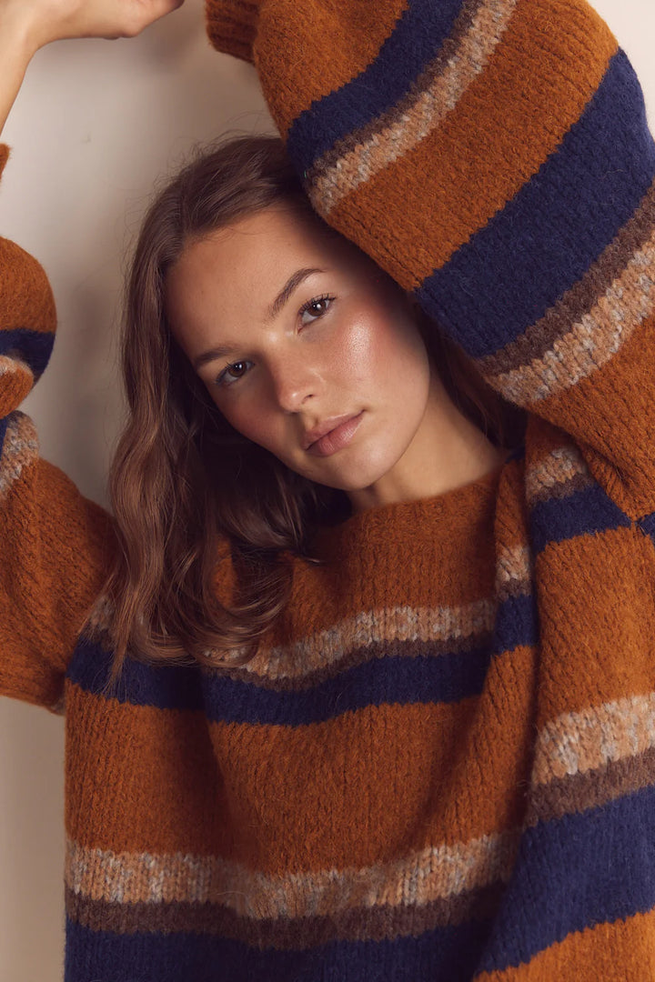 Amente – Baby Alpaca Wool Blend Crew Neck Sweater in Amber/Blue