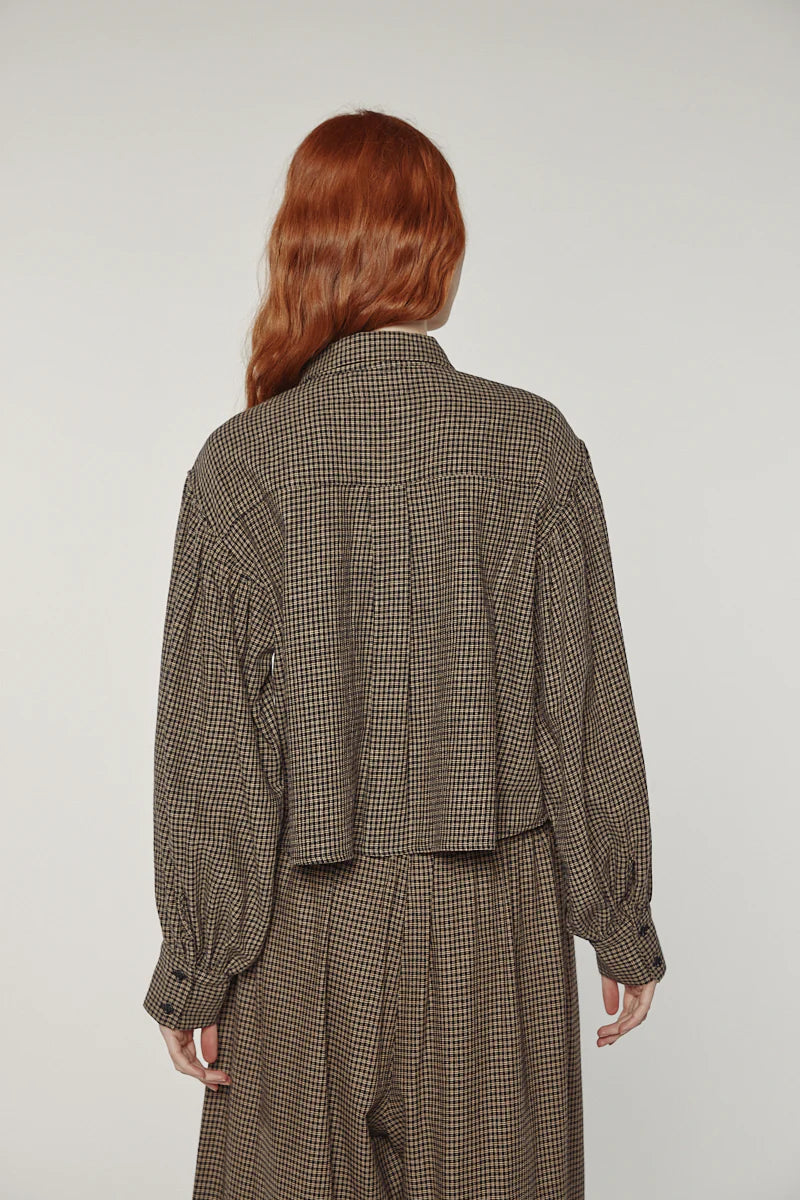 Amente – Volume Sleeve Blouse in Black/Khaki