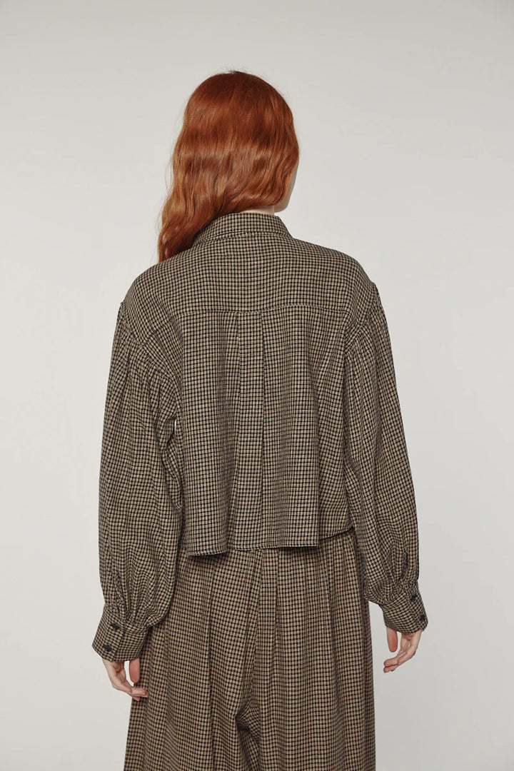 Amente – Volume Sleeve Blouse in Black/Khaki