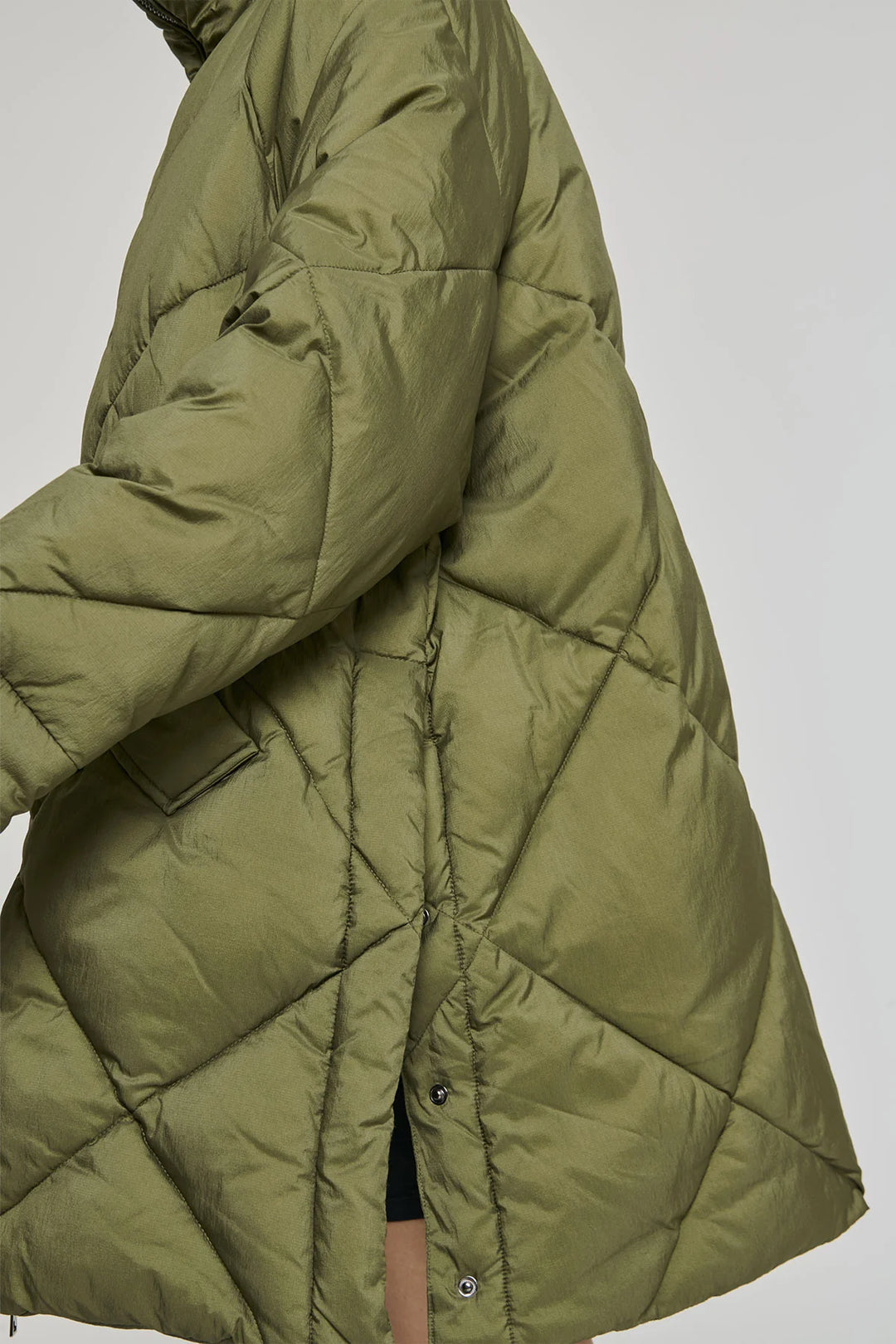 Oofwear - Midi Nylon Puffer Jacket in Military Green