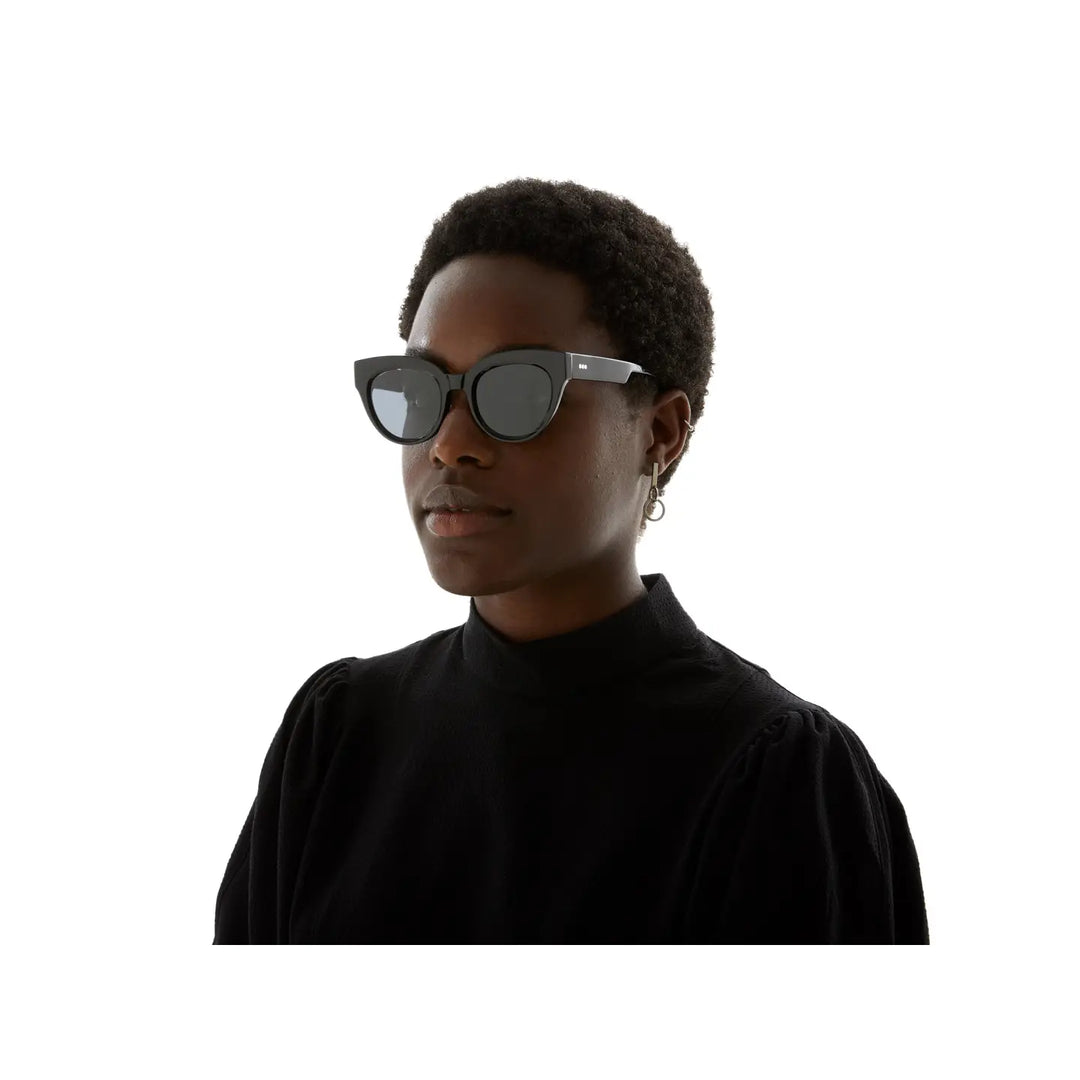 Komono – Lucile in Black