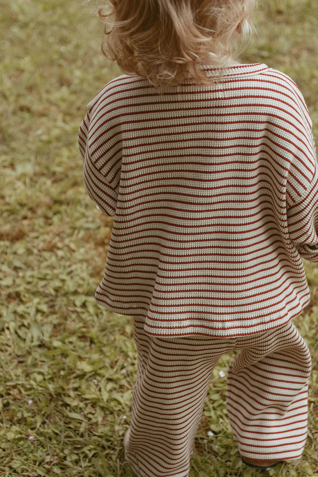 Winnie + Crew - Micky Set in Thin Turtledove Stripe