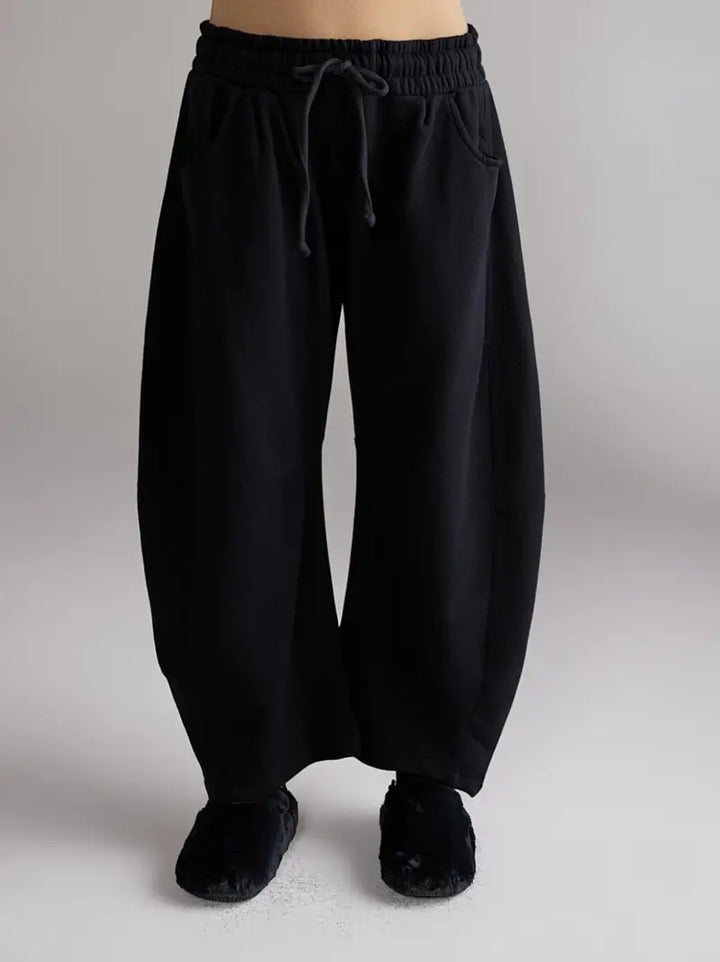 Amente – Barrel Sweat Pants in Black