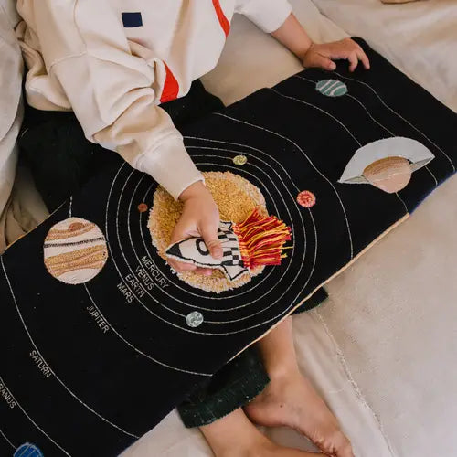 Lorena Canals – Sensory Book "Space"