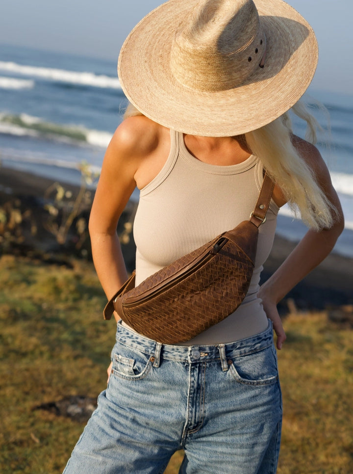 MANDRN - Woven Atlas Fanny Pack in Dark Saddle