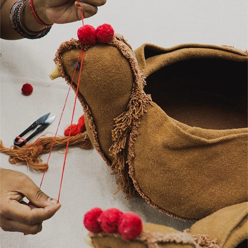 Lorena Canals – Chicken Basket in Toffee