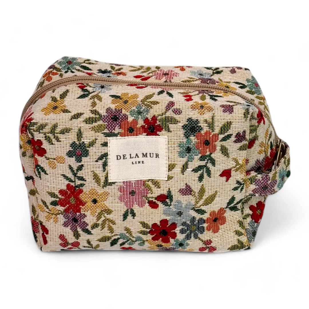 De La Mur Lines - Squared Makeup Bag in Blum