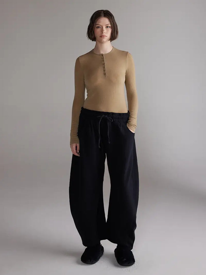 Amente – Barrel Sweat Pants in Black