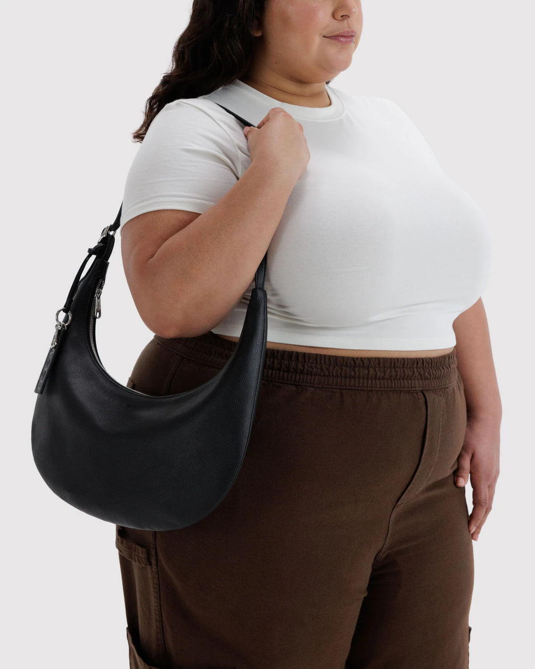 BAGGU - Medium Leather Flat Crescent Bag in Black