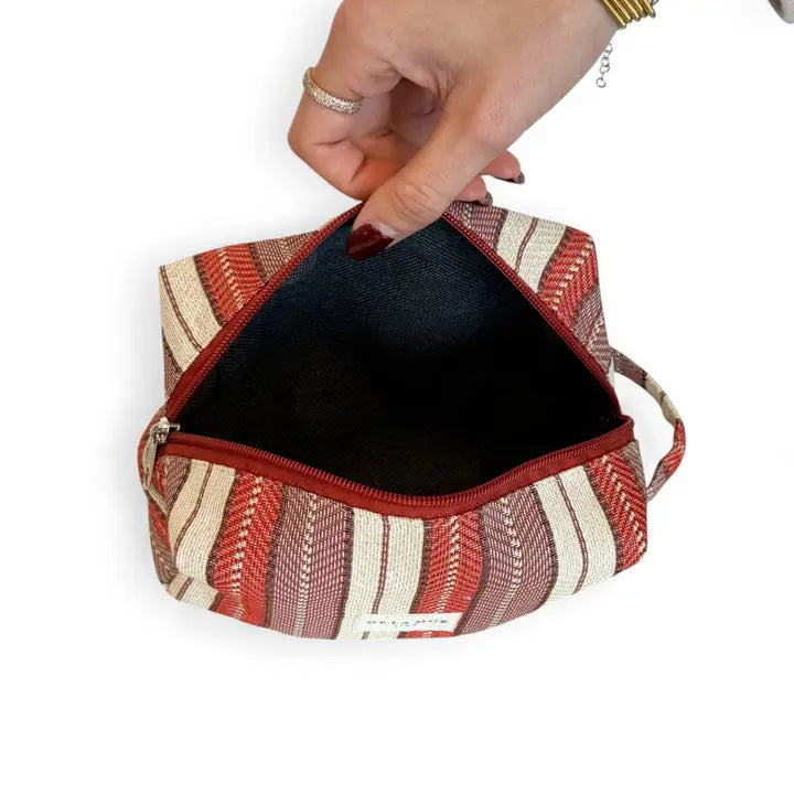 De La Mur Lines - Squared Makeup Bag in Make