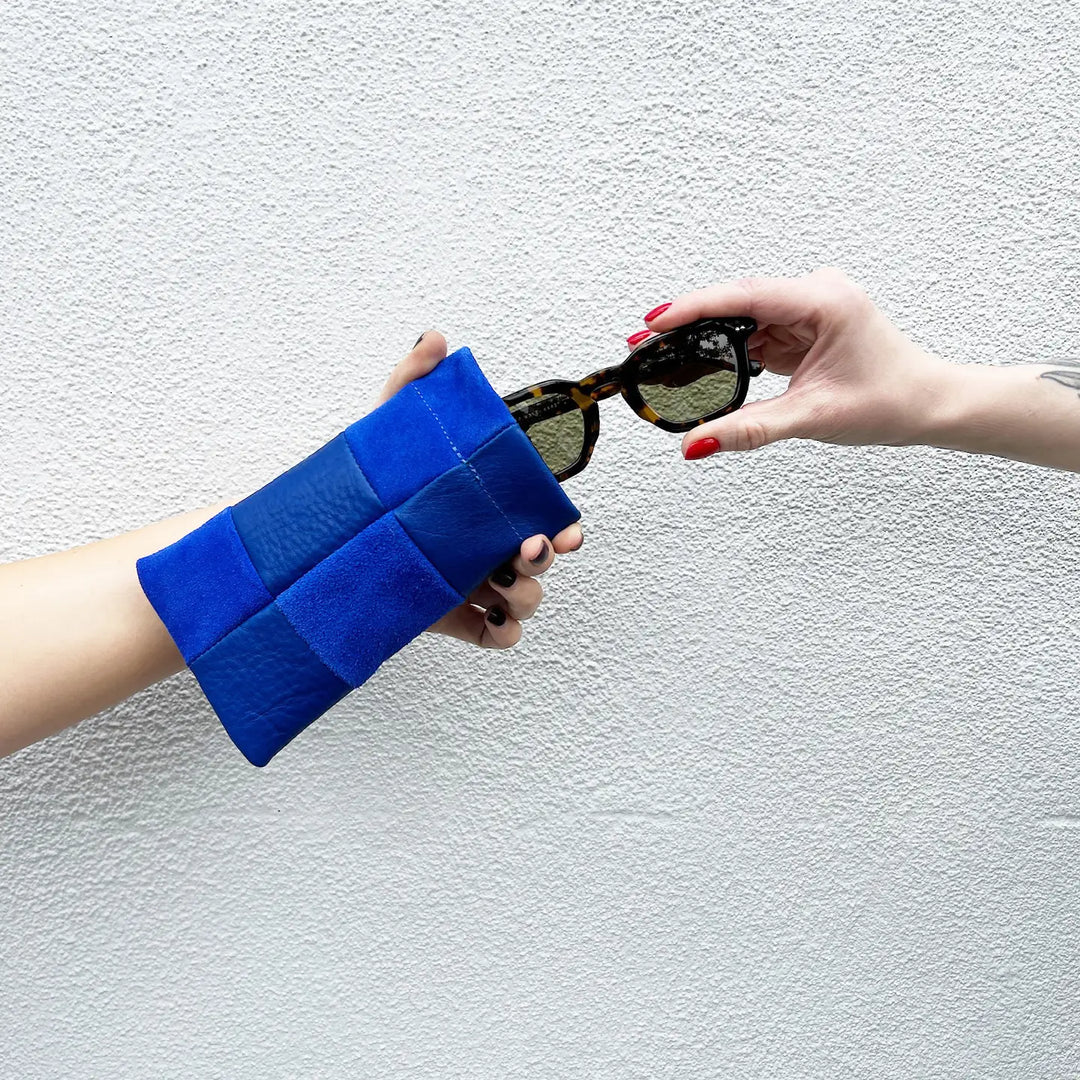Primecut – Sunglasses Case in Lapis Checkered Leather