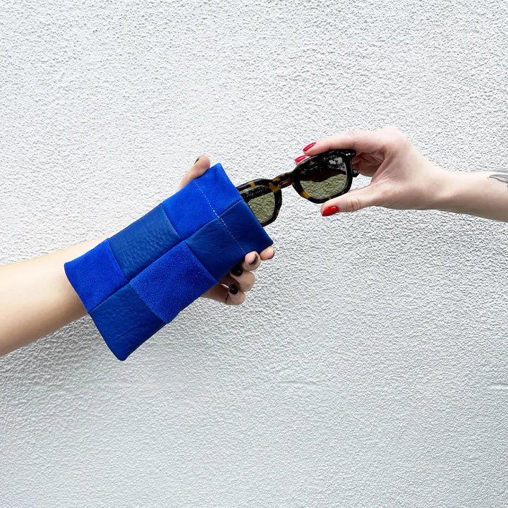 Primecut – Sunglasses Case in Lapis Checkered Leather