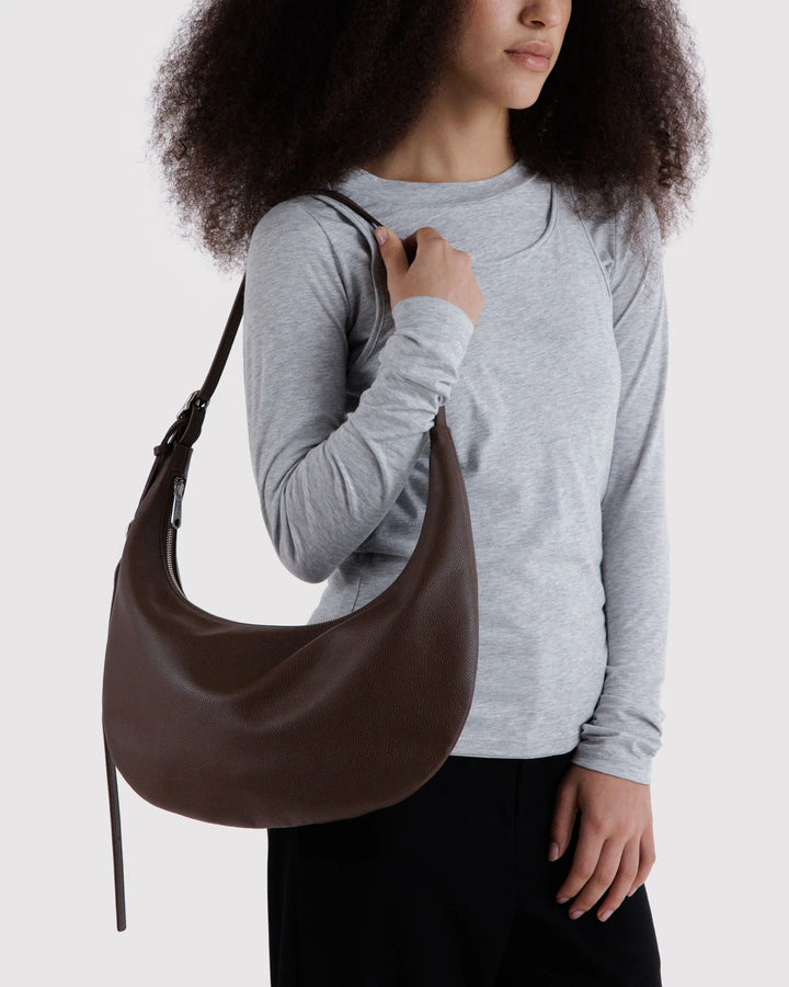 BAGGU - Medium Leather Flat Crescent Bag in Brown