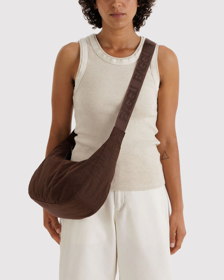 BAGGU - Medium Nylon Crescent Bag in Coffee