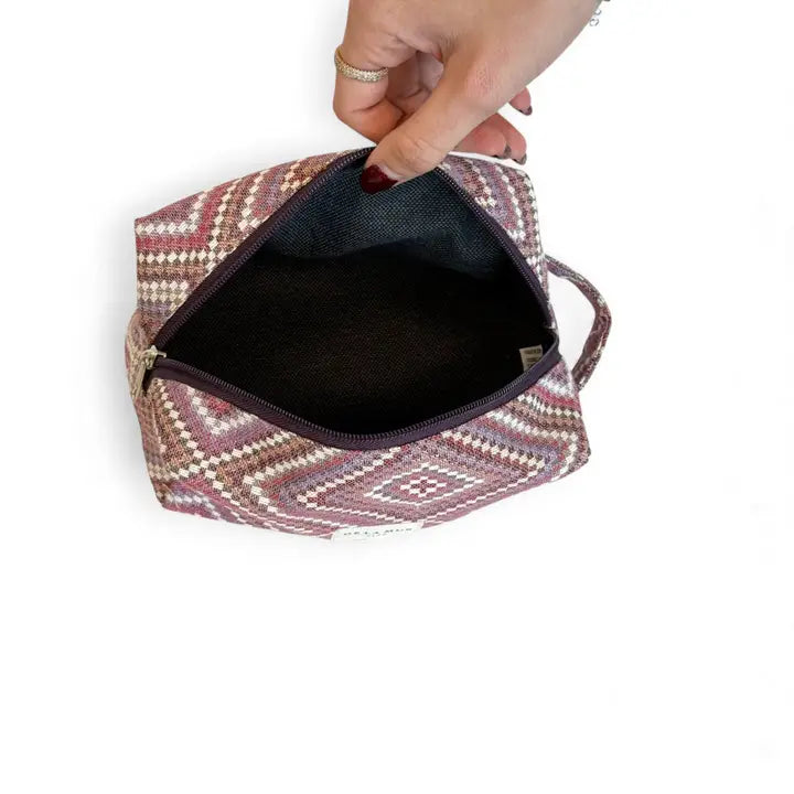 De La Mur Lines - Squared Makeup Bag in Nana