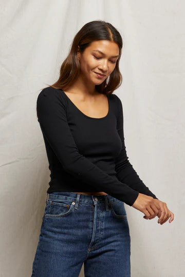 Perfect White Tee – Anya Long Sleeve Ribbed Scoop Neck Tee in True Black