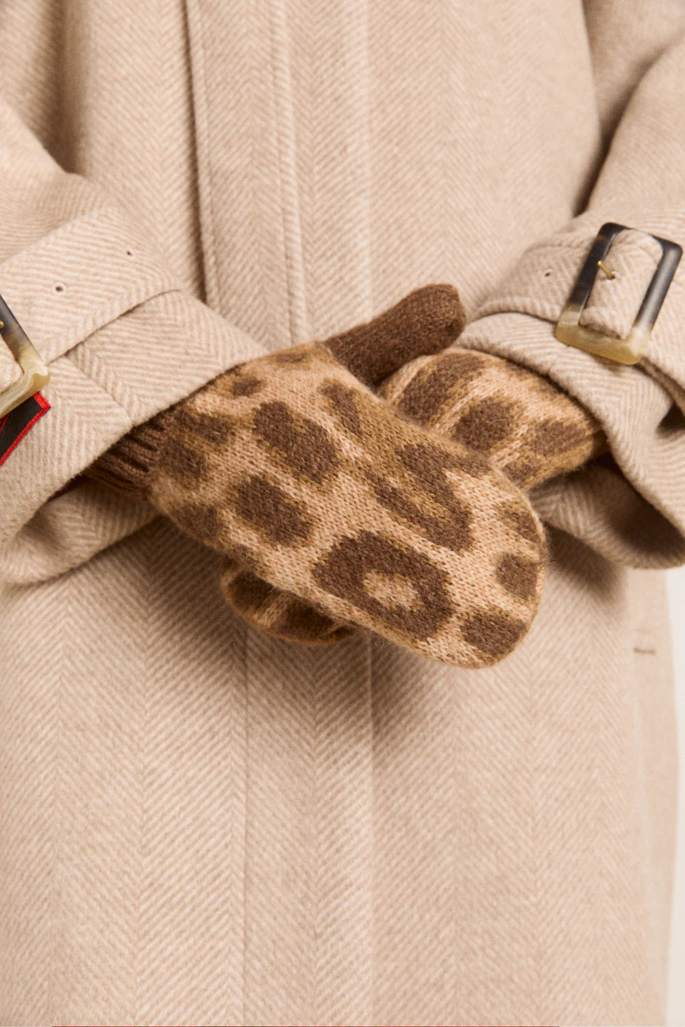 Damson Madder – Fluffy Leopard Mittens