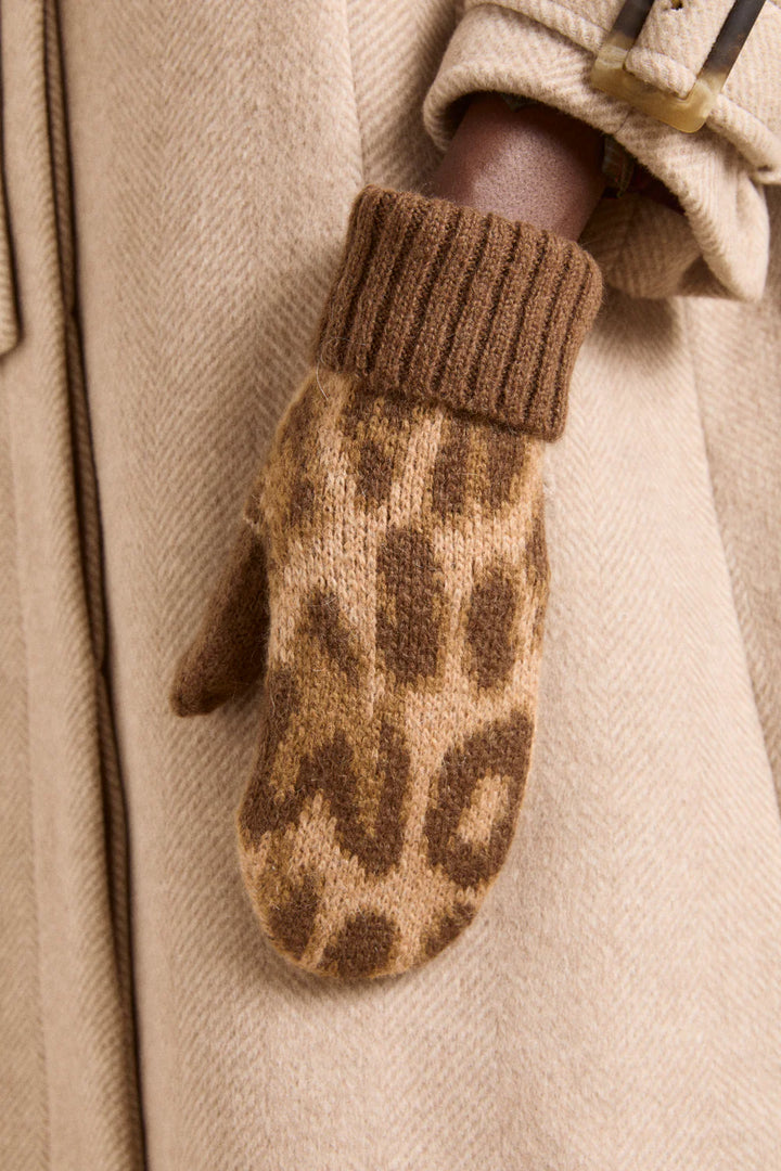 Damson Madder – Fluffy Leopard Mittens