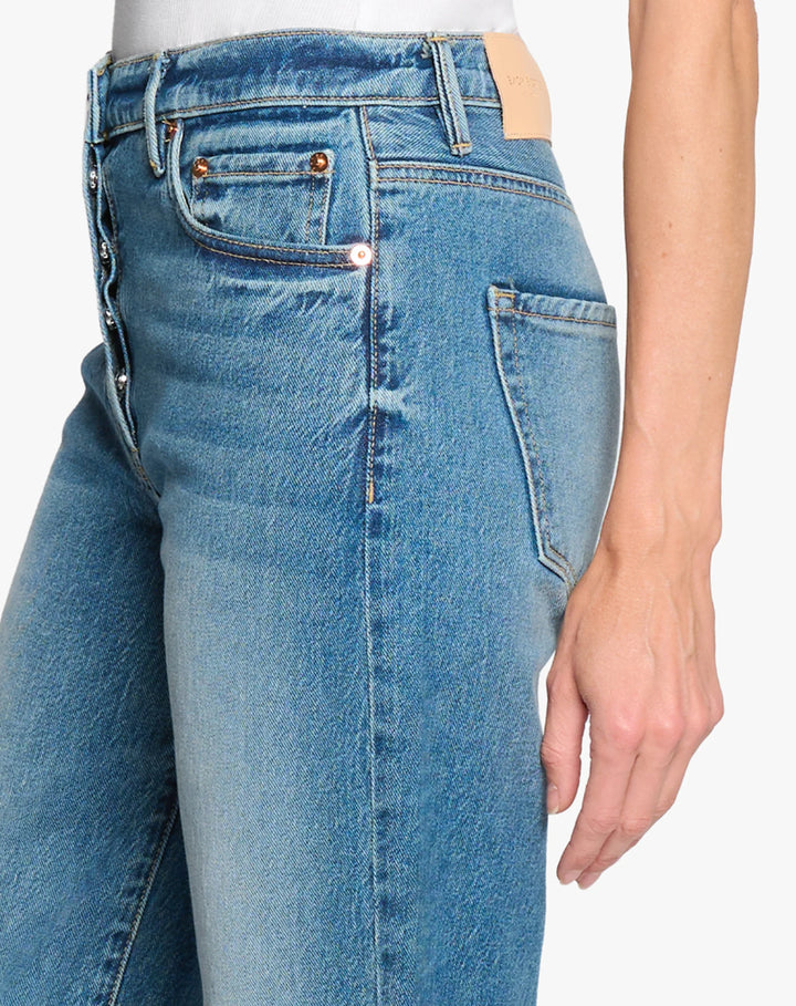 Betro Simone – Ellen Barrel Leg Jeans in Nova Wash