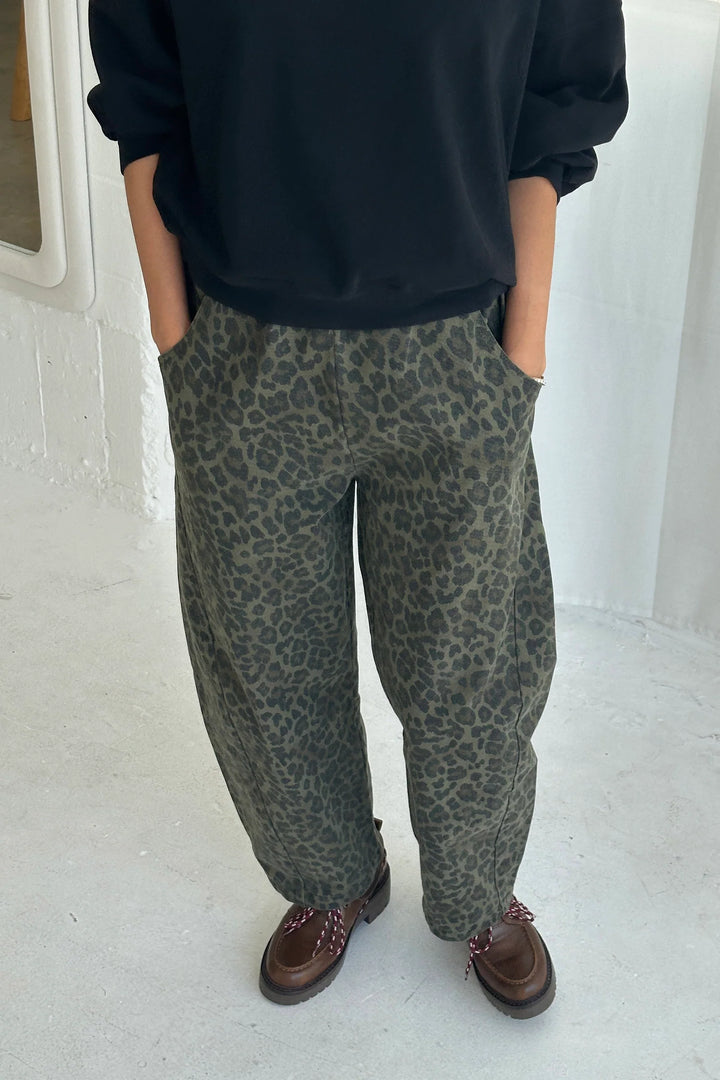 Le Bon Shoppe - Arc Pants in Fern Leopard