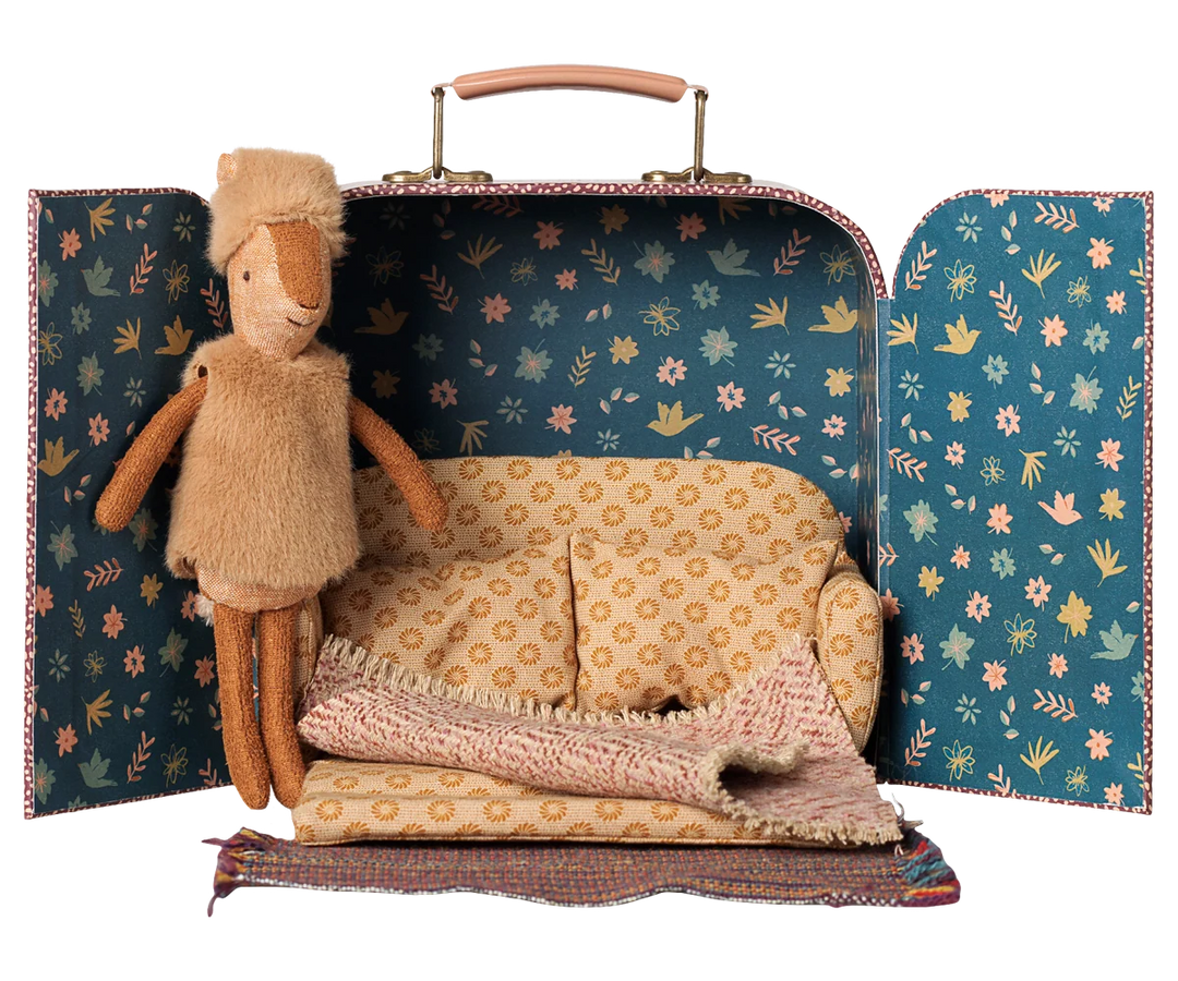Maileg - Little Sister Reindeer in Suitcase