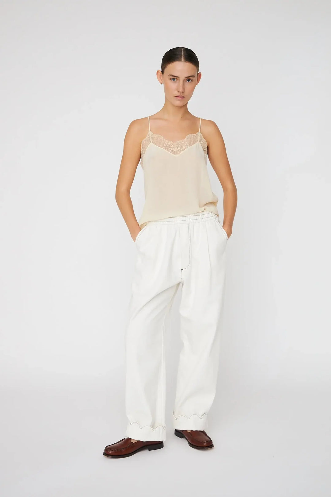 Stella Nova – Carrot Shape Pants in White