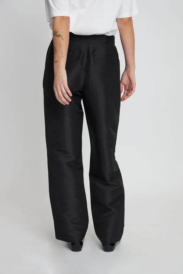 Stella Nova – Crispy Pleated Pant in Black