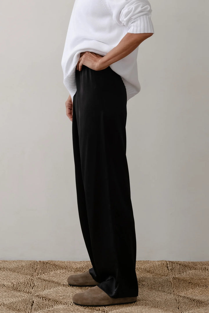 Donni – Silk Simple Pant in Jet