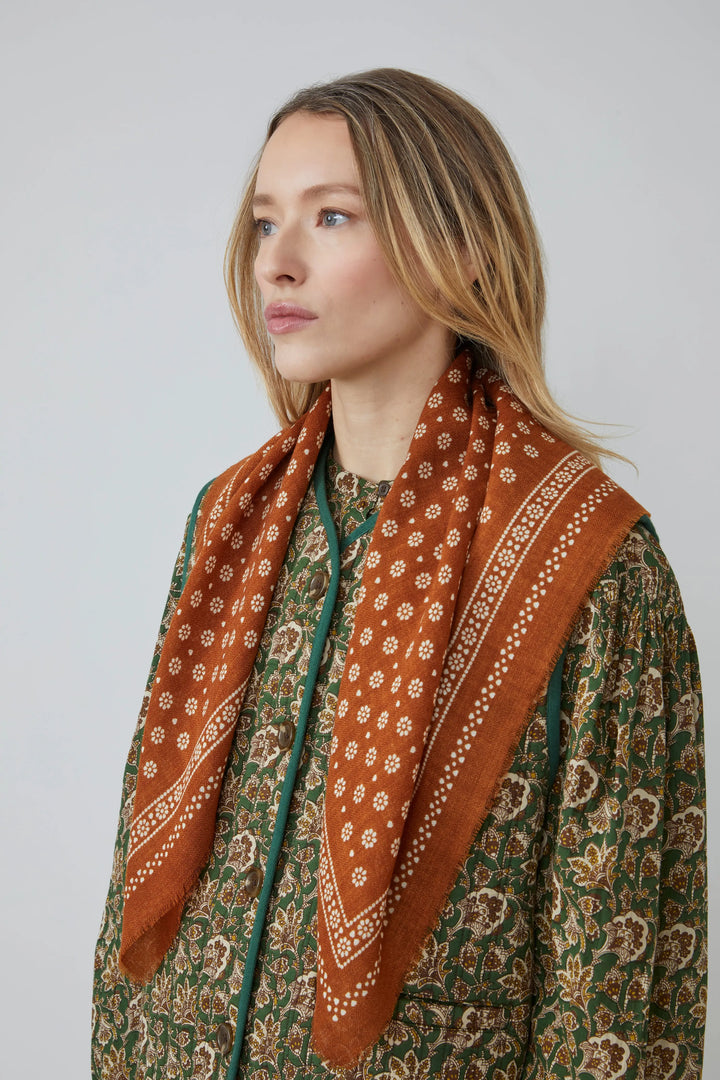 Moismont – Scarf No. 676 in Toffee