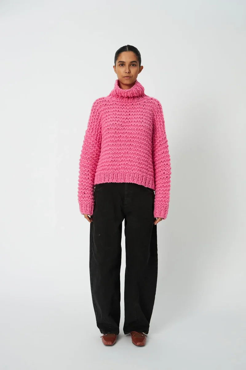 Stella Nova – Handknitted Peru Sweater in Amazing Pink