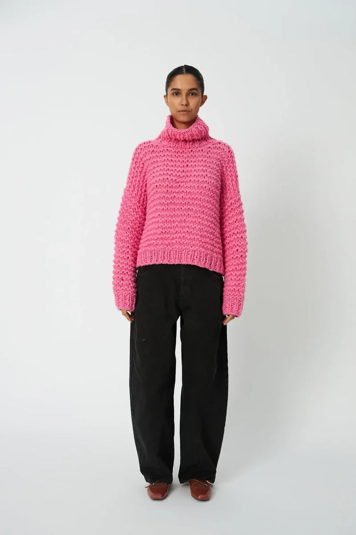 Stella Nova – Handknitted Peru Sweater in Amazing Pink